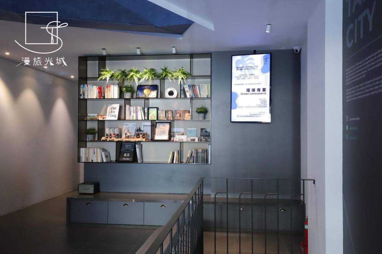 Slow Town Hotel-Glowing Taichung Extérieur photo