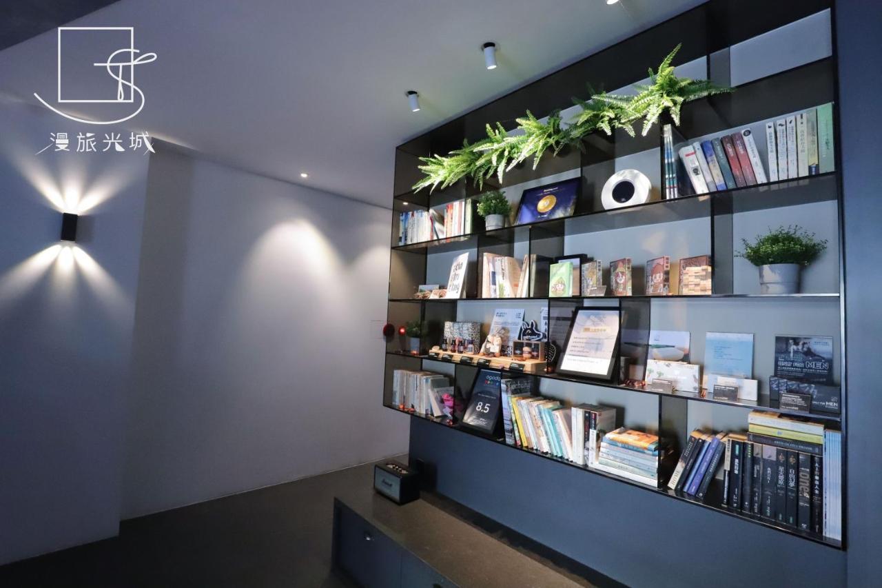 Slow Town Hotel-Glowing Taichung Extérieur photo