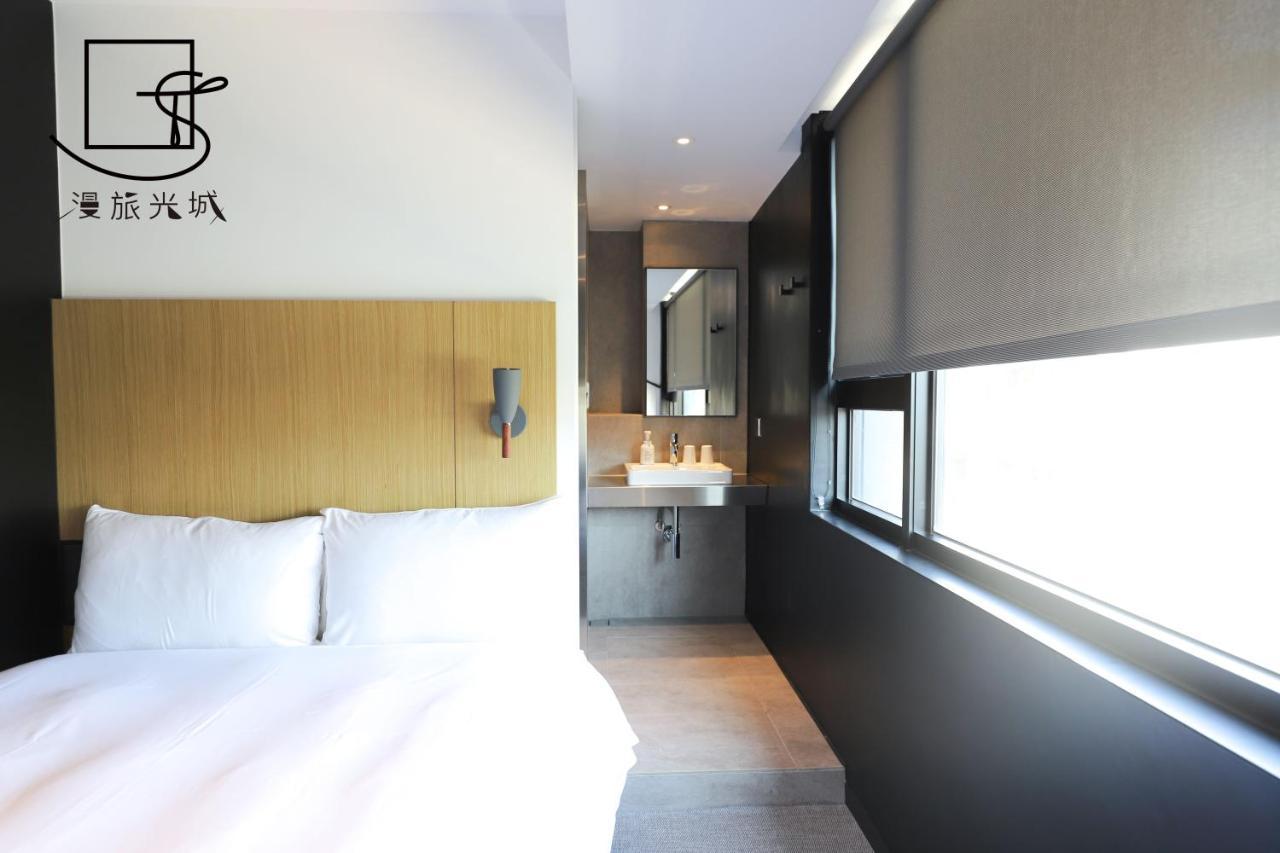 Slow Town Hotel-Glowing Taichung Extérieur photo